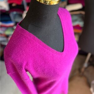 Halogen Fuchsia V-Neck Women's Cashmere Sweater, M